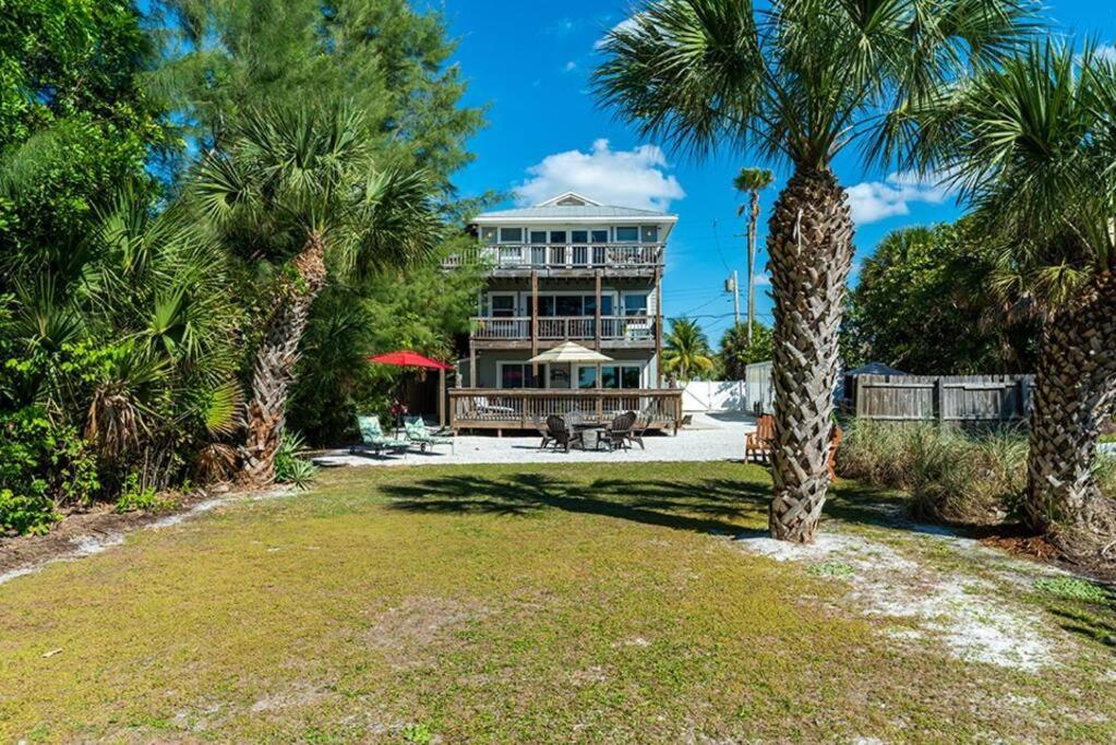 Can't Get Closer To The Than Beachy 3 Bedroom Apartment Siesta Key