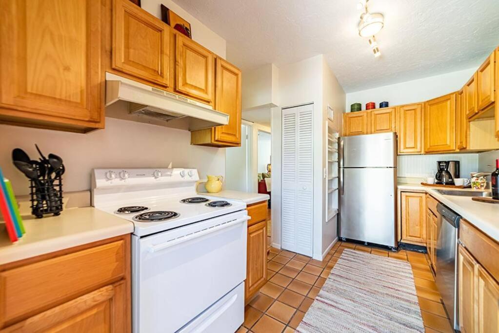 Can't Get Closer To The Than Beachy 3 Bedroom Apartment *