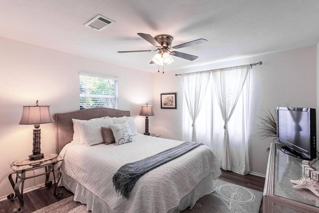 Apartment Your Tranquil Escape Is Found Directly On The At The Serenity Condo. Siesta Key