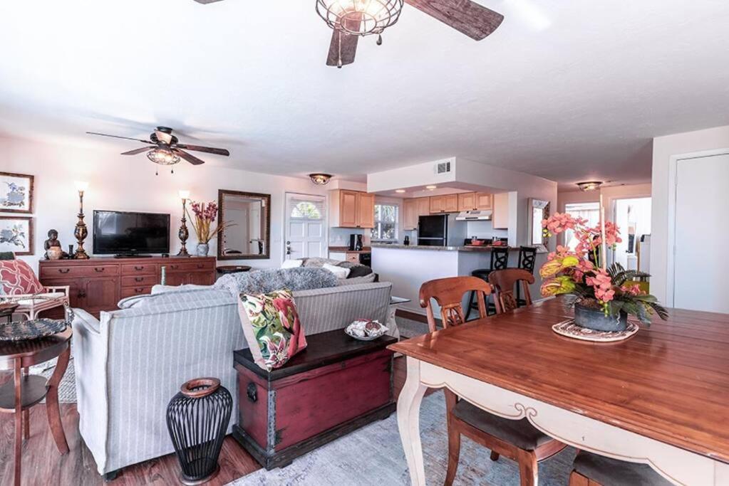 Your Tranquil Escape Is Found Directly On The At The Serenity Condo. Apartment *