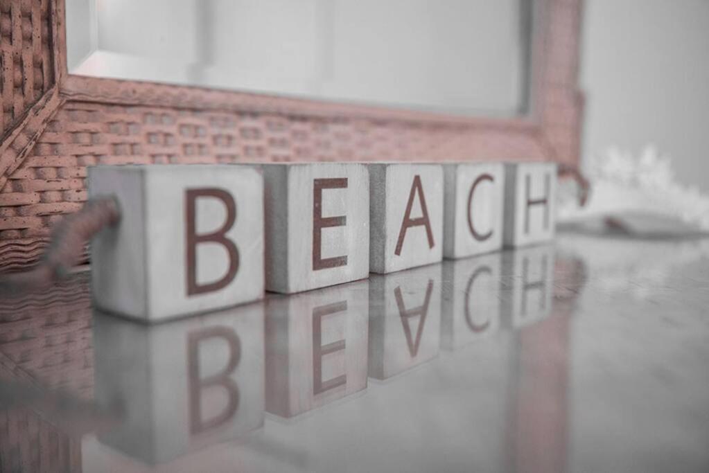 Your Tranquil Escape Is Found Directly On The At The Serenity Condo. Apartment Siesta Key