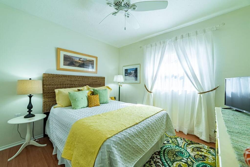 Can't Get Closer To The Than Beachy 3 Bedroom Apartment Siesta Key