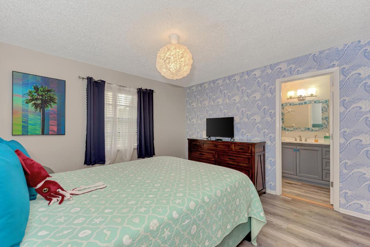 Holiday home Pink Flamingo Unit, Steps To Beach, Village & Pet-friendly Siesta Key