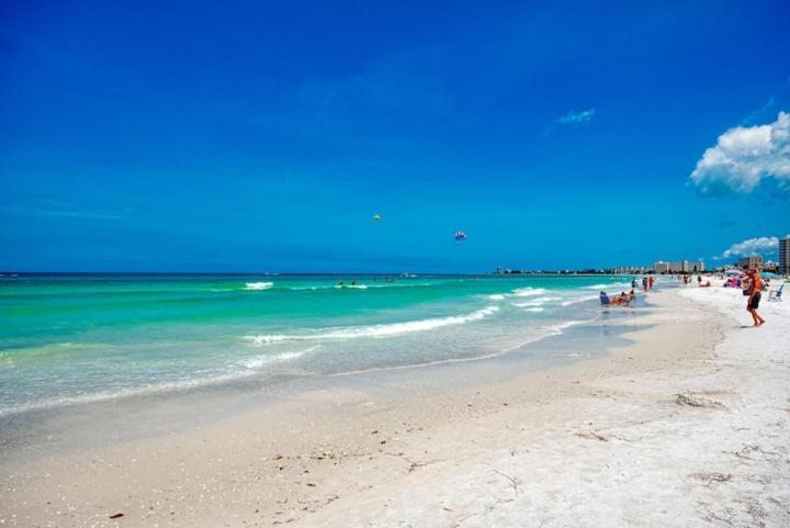 Pink Flamingo Unit, Steps To Beach, Village & Pet-friendly Holiday home *