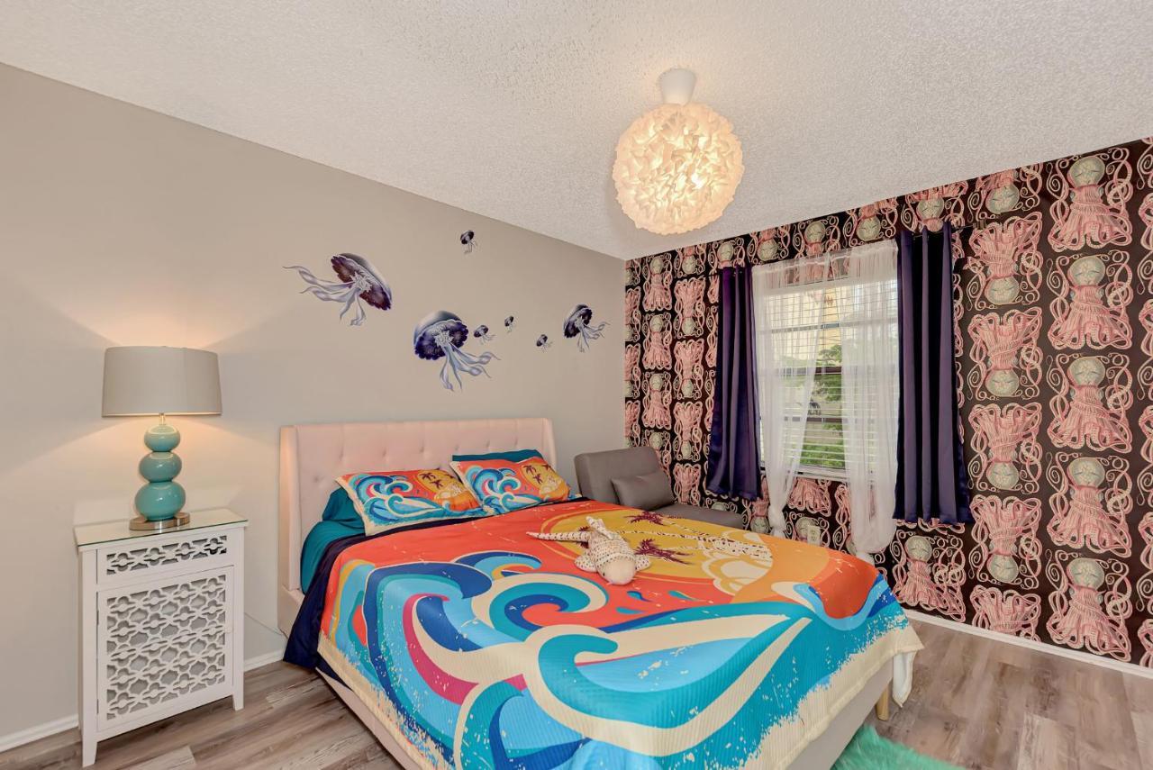 Jellyfish-flamingo House, Amazing Location On & Walk To Village Holiday home