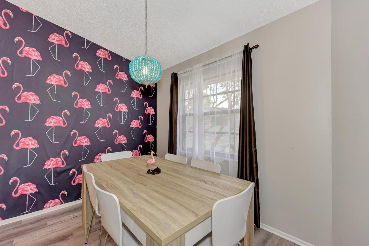 Jellyfish-flamingo House, Amazing Location On & Walk To Village *