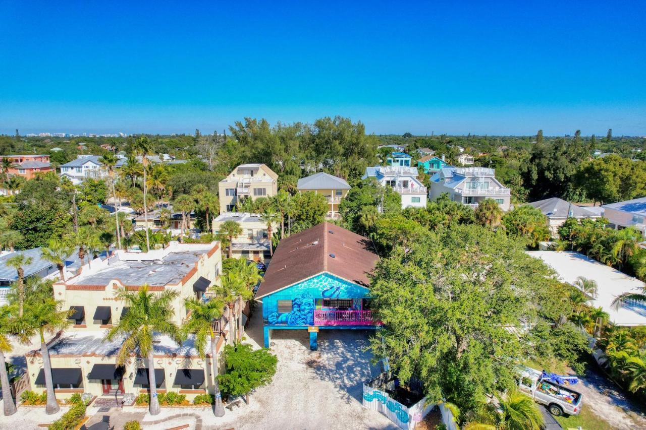Pink Flamingo Unit, Steps To Beach, Village & Pet-friendly Holiday home Siesta Key
