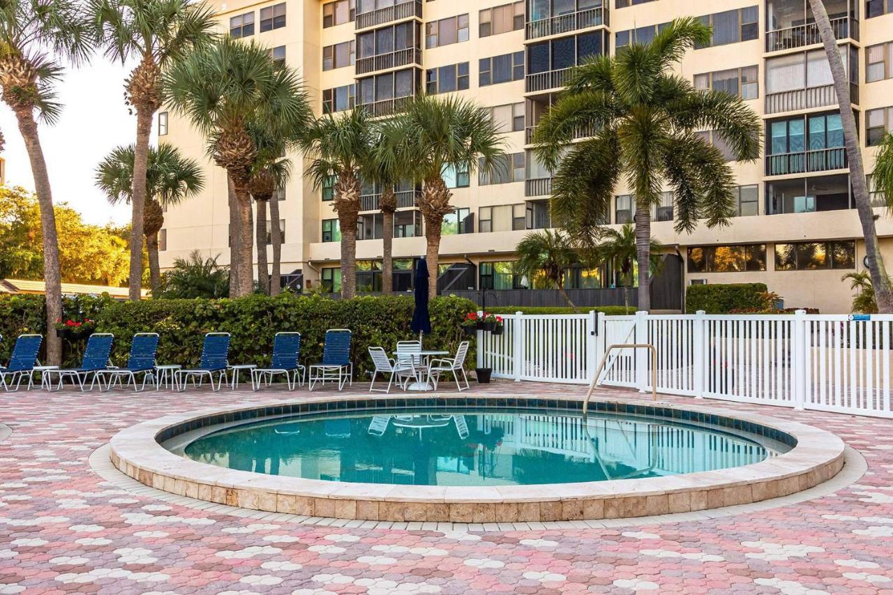 Holiday home Harbor Towers End Unit, 4th Fl Pool & Bay Views *