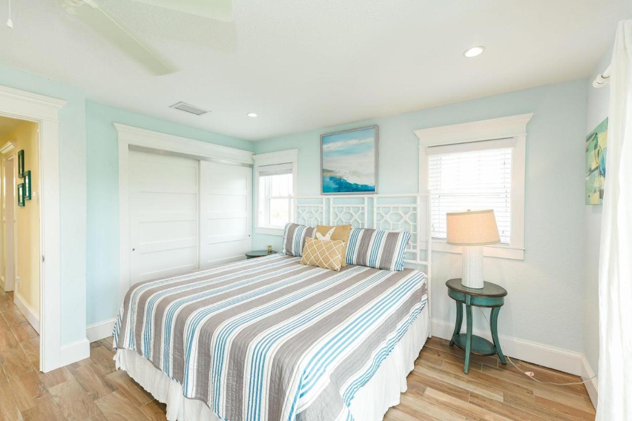The Pool House Siesta Key