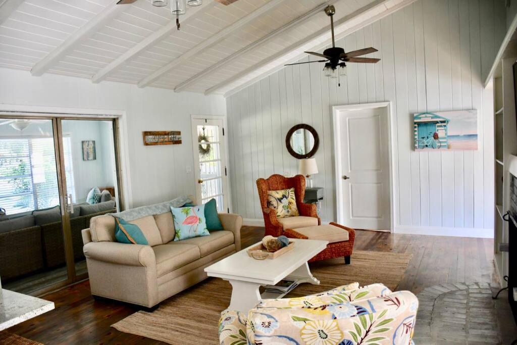 Holiday home One-of-a-kindbeach, Village, Dock & Private Pool! *