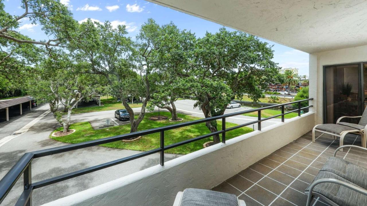 6415 Midnight Pass #210 Holiday home Siesta Key