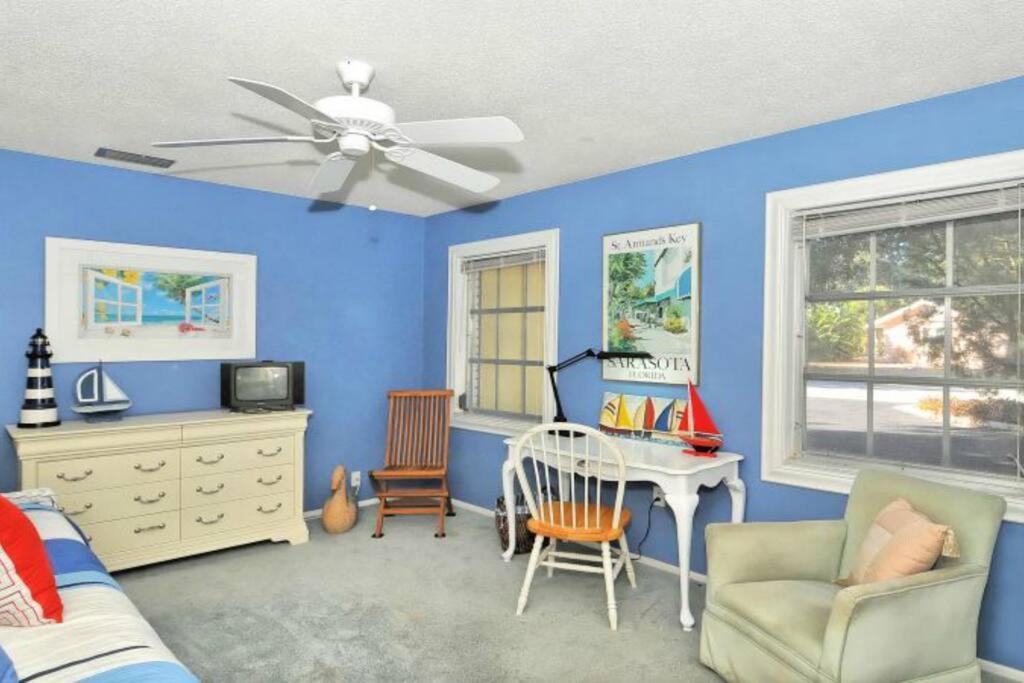 #1us Pool House