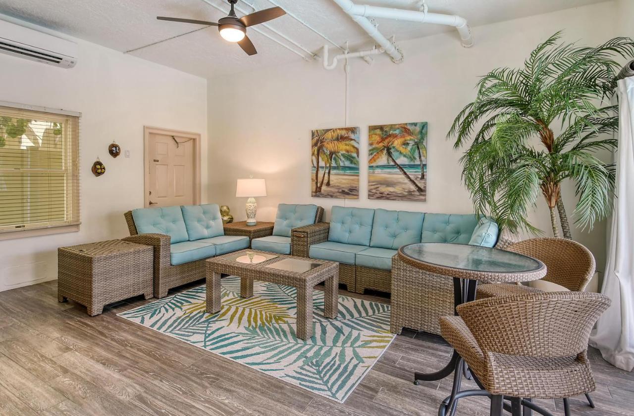 Monarch - 5542 W * Siesta Key
