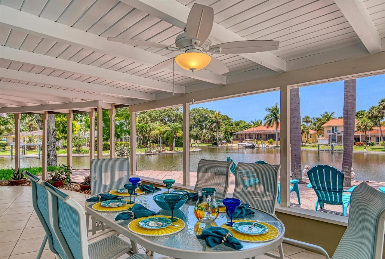 Dollar - 910 Siesta Key