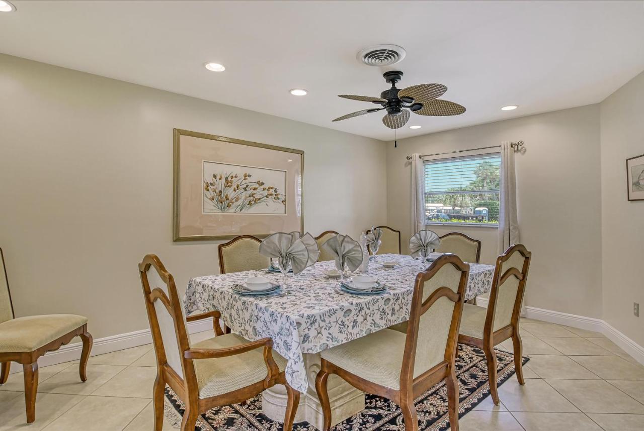 Dollar - 910 Siesta Key