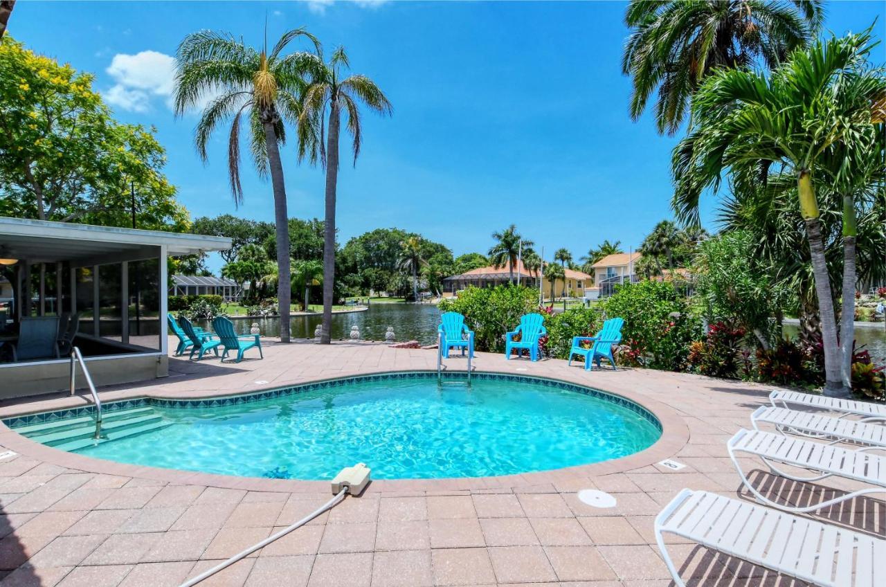 Dollar - 910 Siesta Key