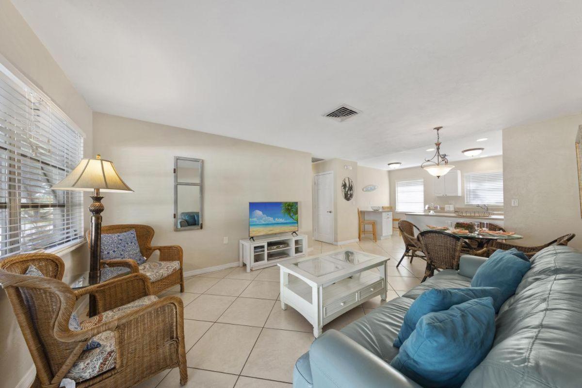Sandy Rocks * Siesta Key