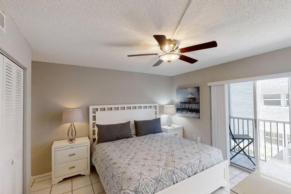 Apartment Beachfront Complex, Heated Pool, Gulfview! *