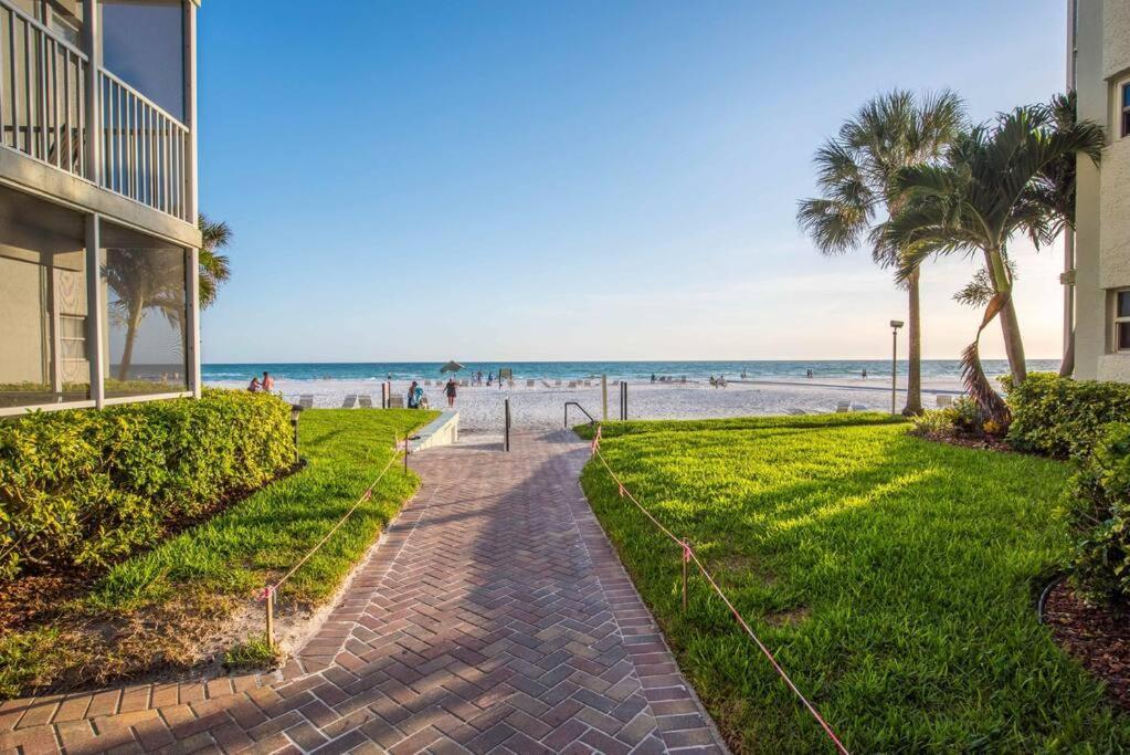 Beachfront Complex, Heated Pool, Gulfview! * Siesta Key