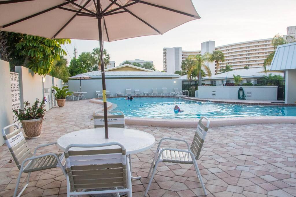 Beachfront Complex, Heated Pool, Gulfview! Siesta Key