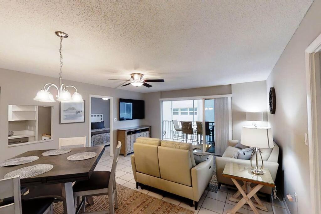 Beachfront Complex, Heated Pool, Gulfview! *