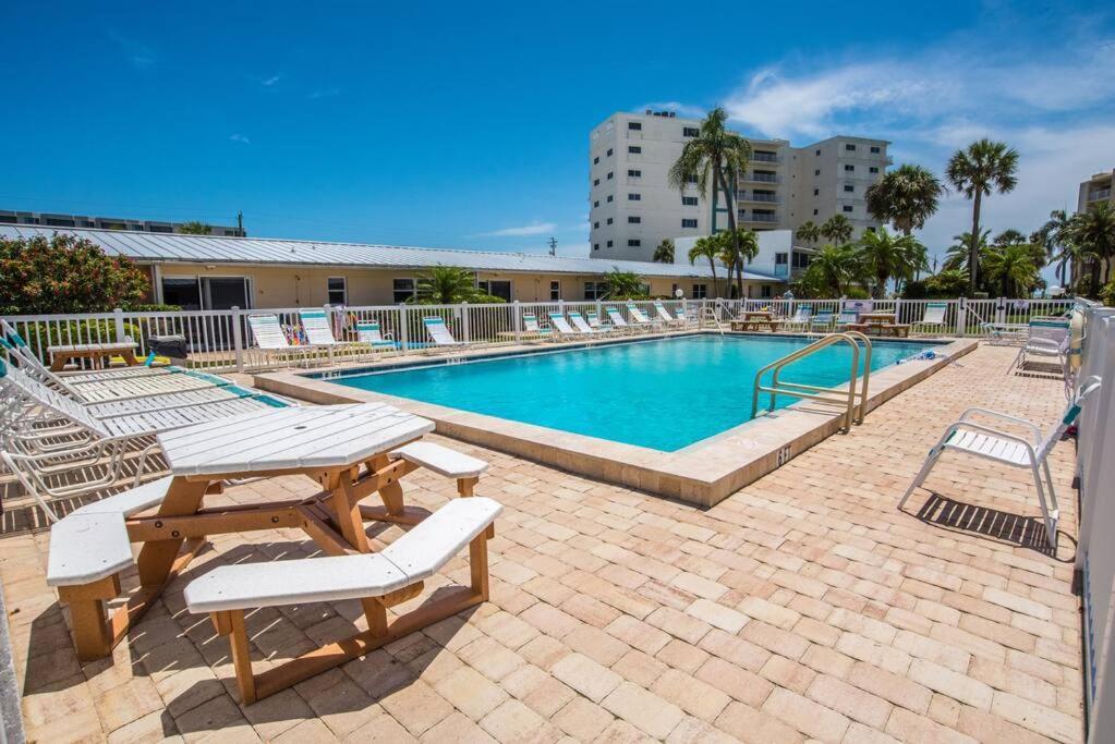 Renovated 1 Bed / 1 Bath On Siesta Beach! * Siesta Key