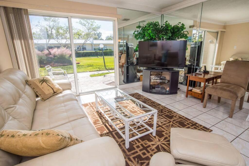 Renovated 1 Bed / 1 Bath On Siesta Beach! Siesta Key