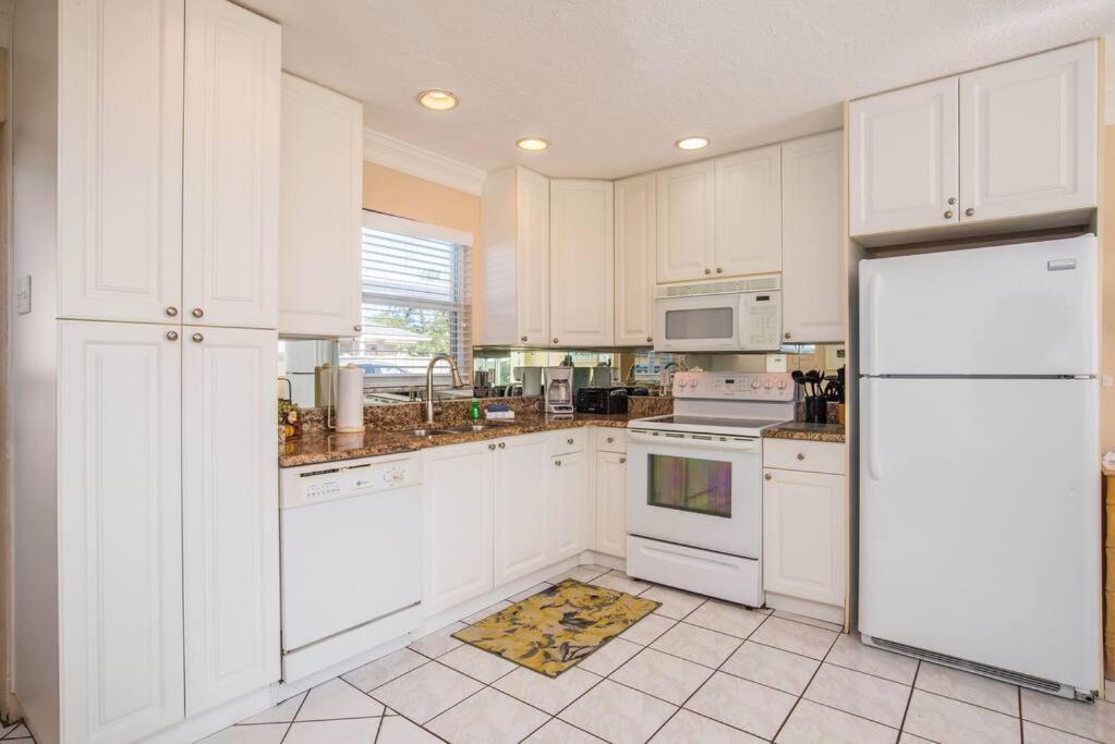 Renovated 1 Bed / 1 Bath On Siesta Beach! * Siesta Key