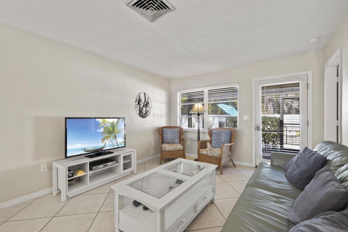 Sandy Rocks Siesta Key