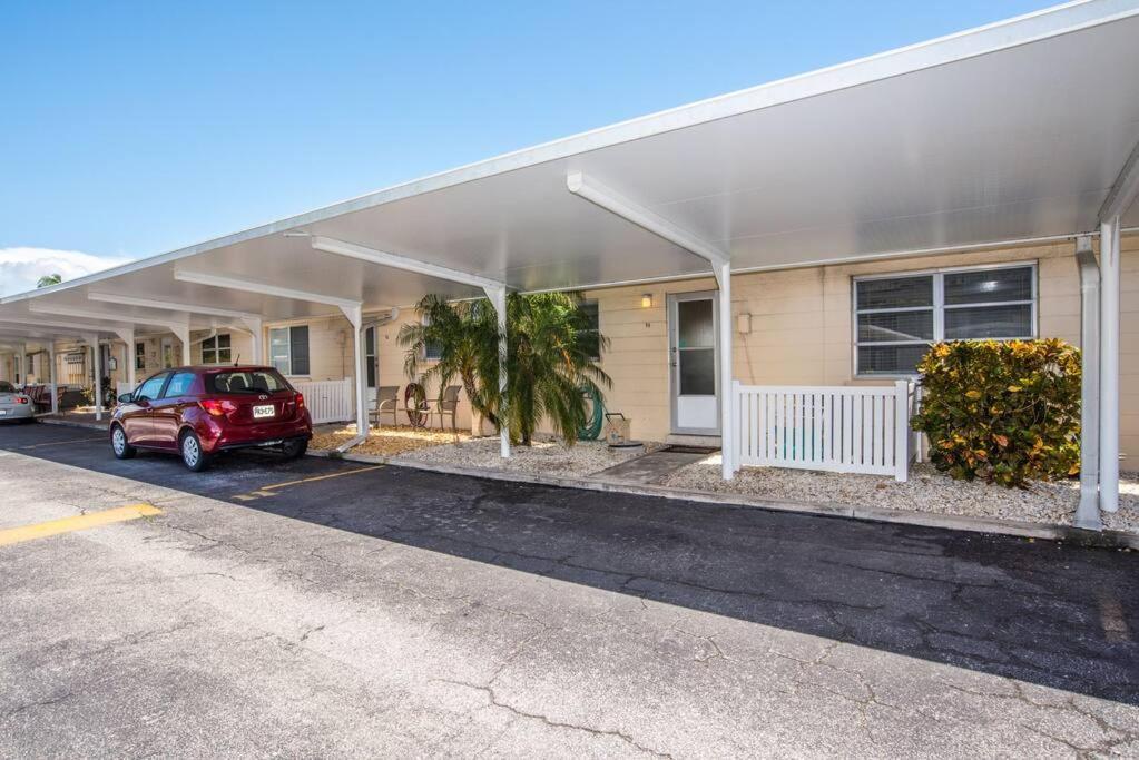 Updated 2 Bed / 1 Bath On The Beach! Apartment Siesta Key