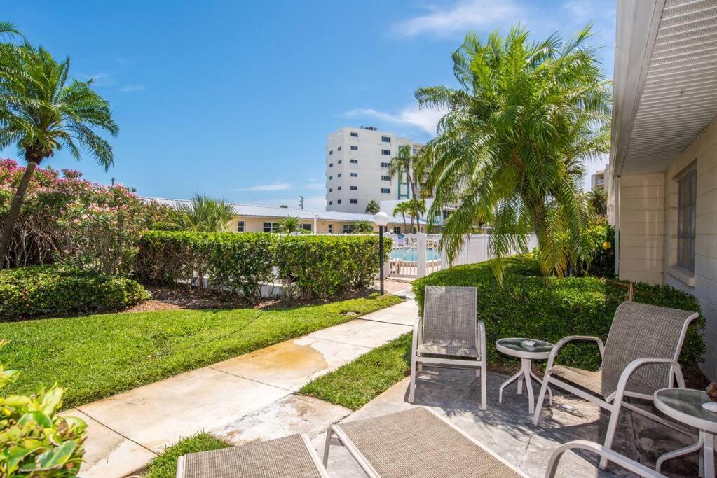 Updated 2 Bed / 1 Bath On The Beach! * Siesta Key
