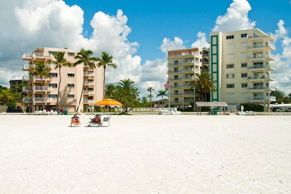 Updated 2 Bed / 1 Bath On The Beach! Apartment *