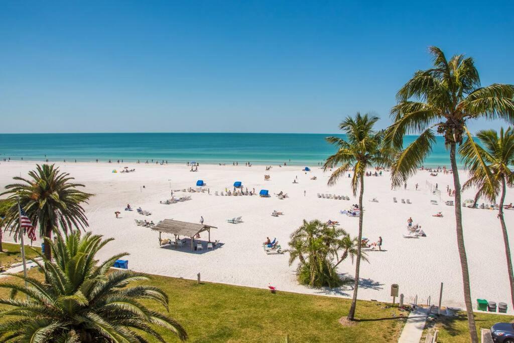Apartment Updated 2 Bed / 1 Bath On The Beach!