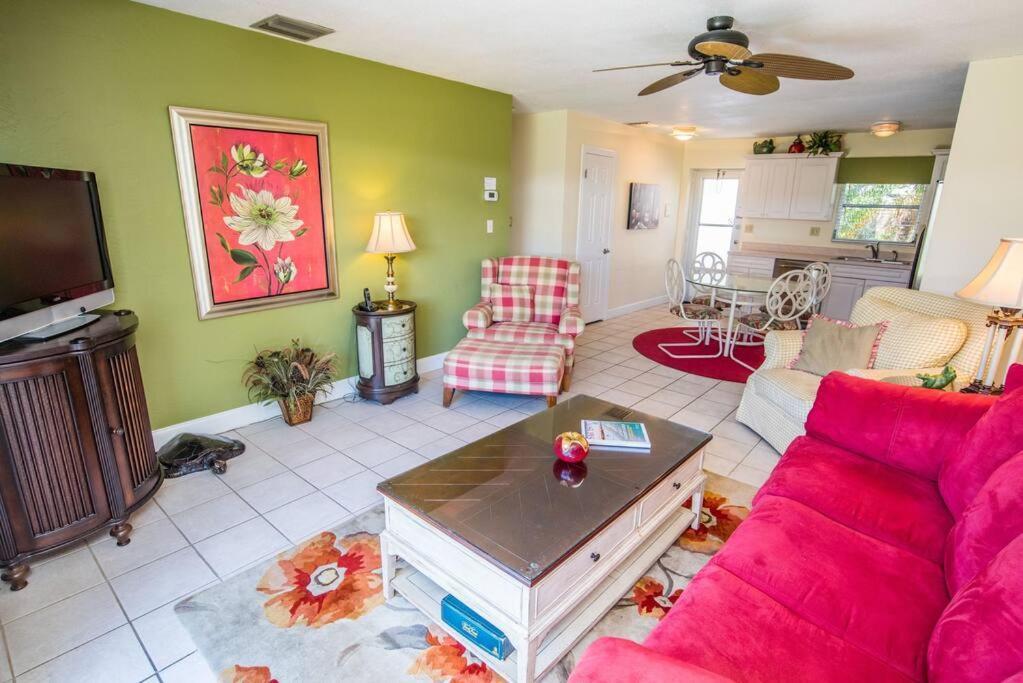 Apartment Updated 2 Bed / 1 Bath On The Beach! *