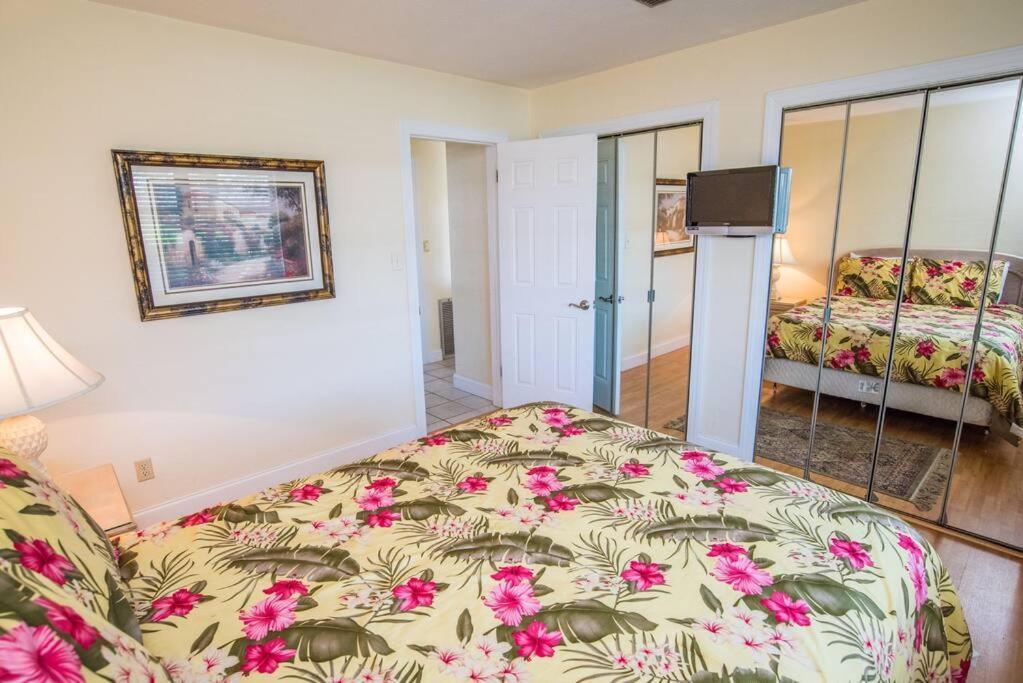 Updated 2 Bed / 1 Bath On The Beach! Apartment *