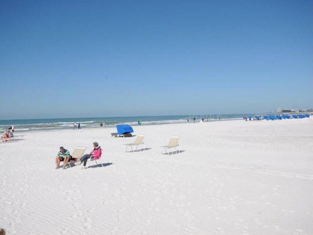 Beachfront Condo! Gulf View From Rooms, Pool, Chairs Provided Apartment Siesta Key