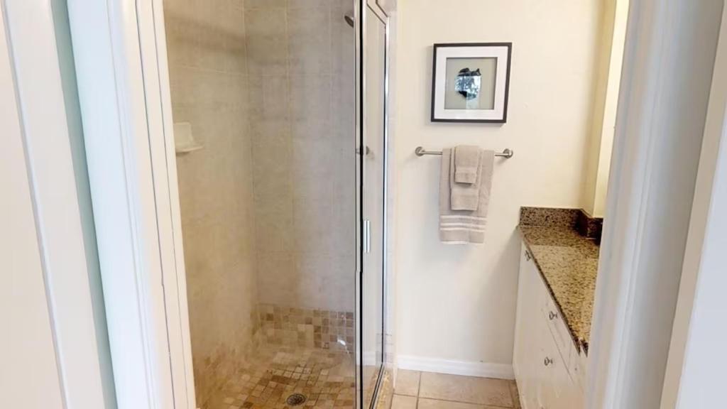 Beachfront Condo! Gulf View From Rooms, Pool, Chairs Provided *