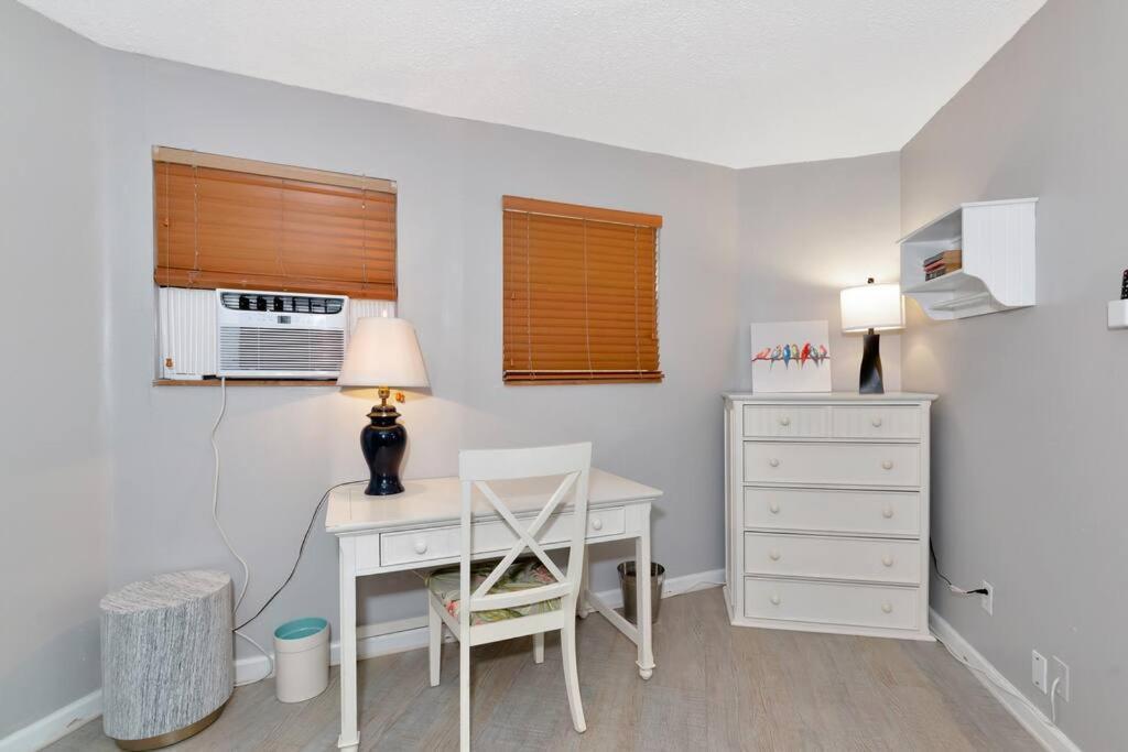 Walk To The And Village - Hibiscus Apartment Siesta Key