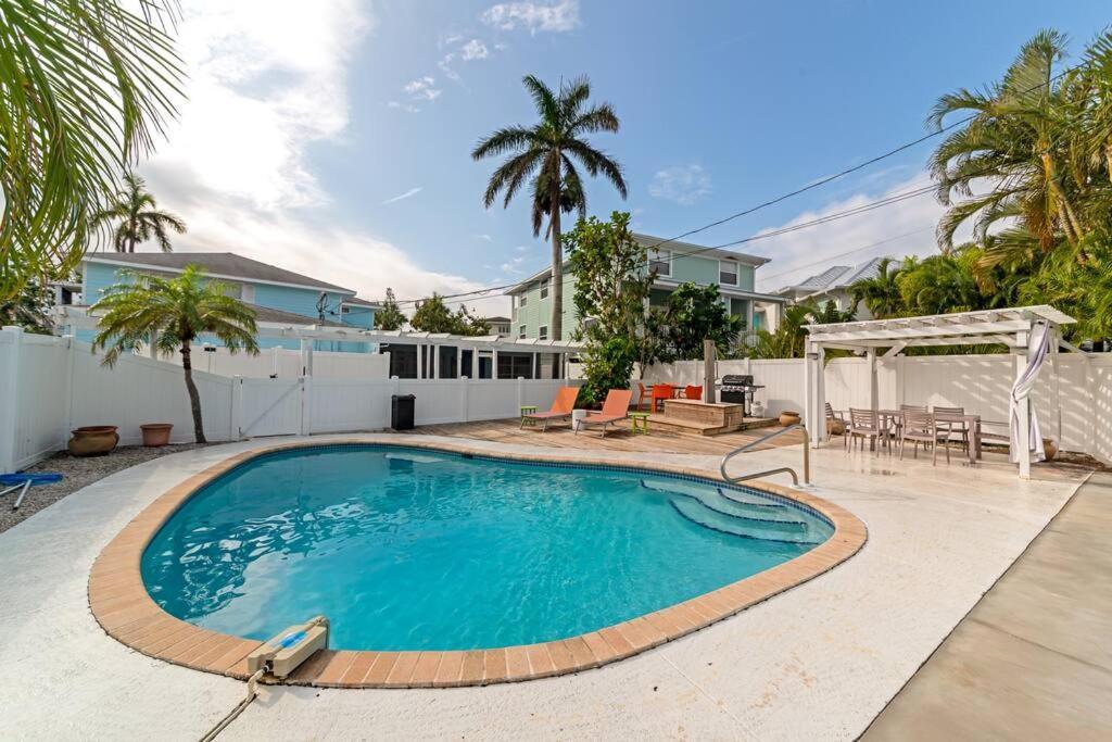 Walk To The - Island Apartment Siesta Key