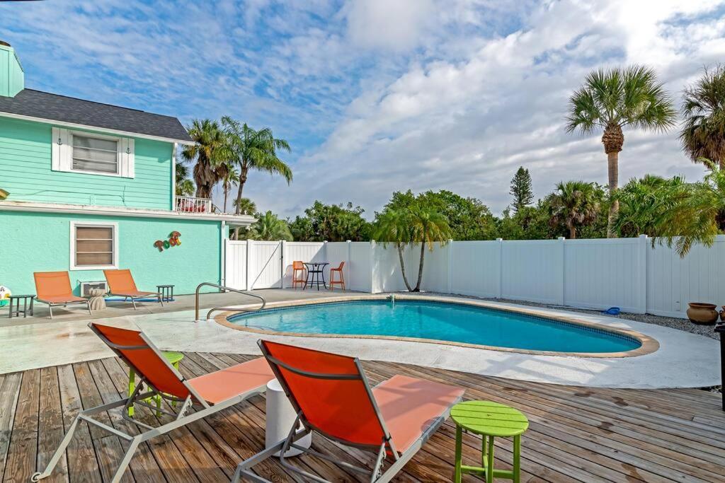 Walk To The - Island Siesta Key