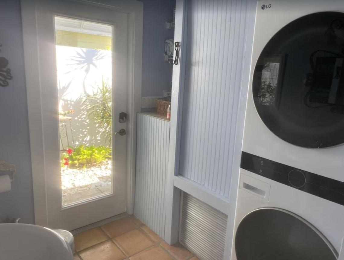 Pool/waterfront 5 Min Walk To Village And Beach *