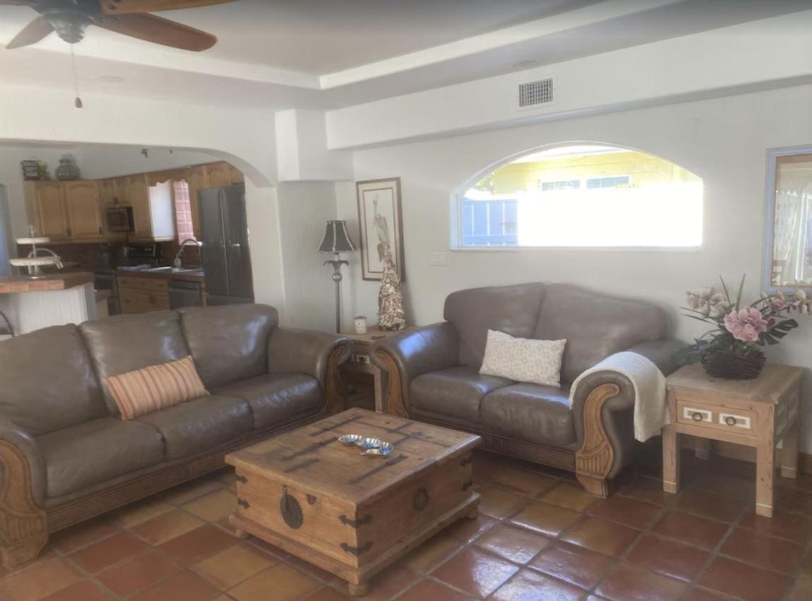 Pool/waterfront 5 Min Walk To Village And Beach Holiday home *