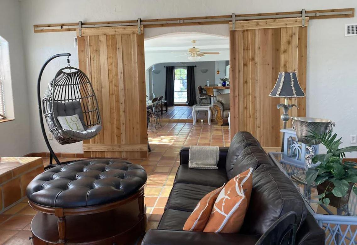 Pool/waterfront 5 Min Walk To Village And Beach