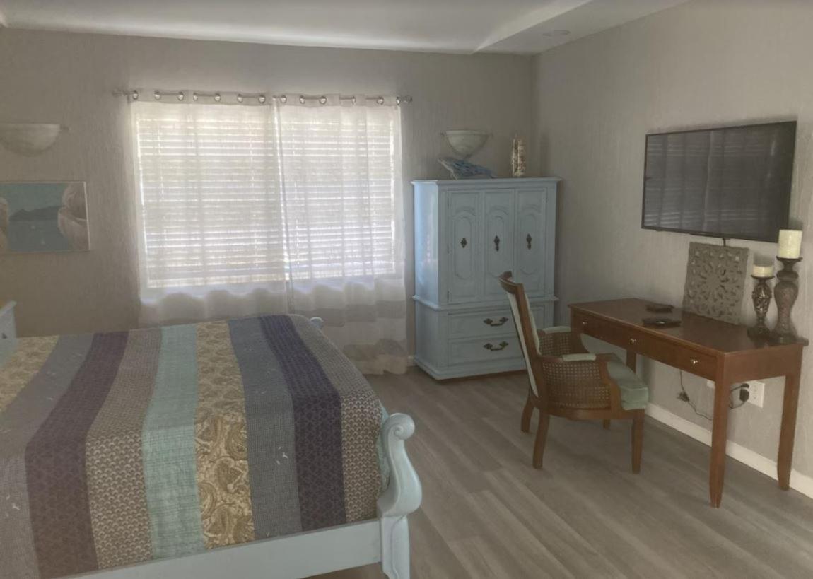 Pool/waterfront 5 Min Walk To Village And Beach Holiday home