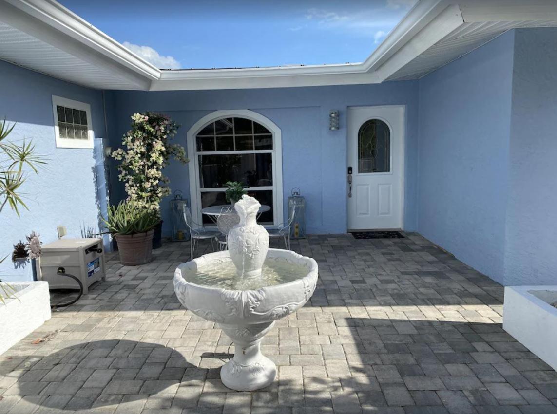 Pool/waterfront 5 Min Walk To Village And Beach Holiday home *