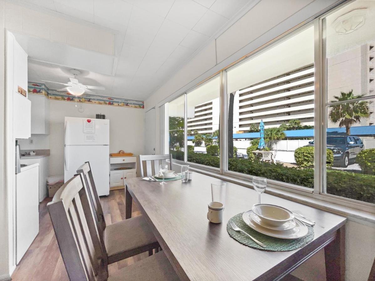 Beachside Vacation On With Pool Access Holiday home