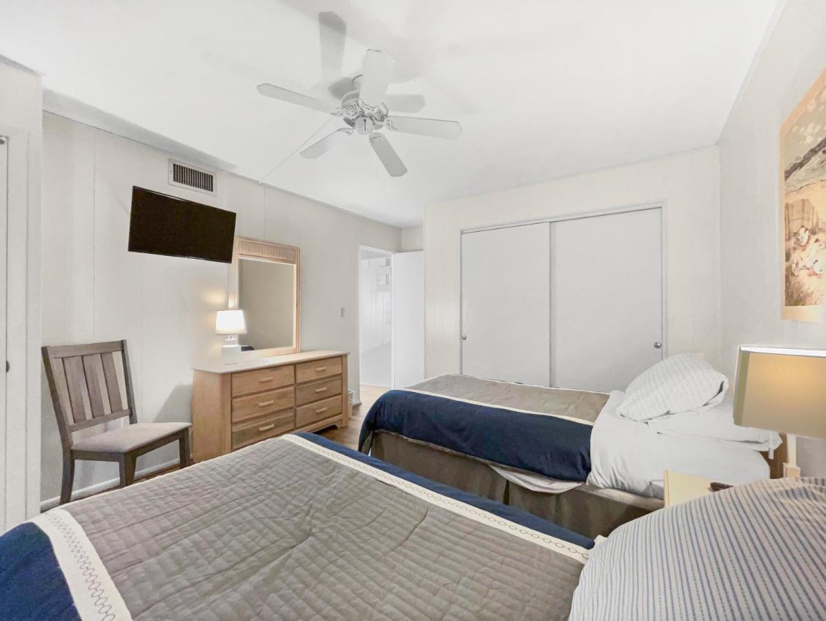 Beachside Vacation On With Pool Access
