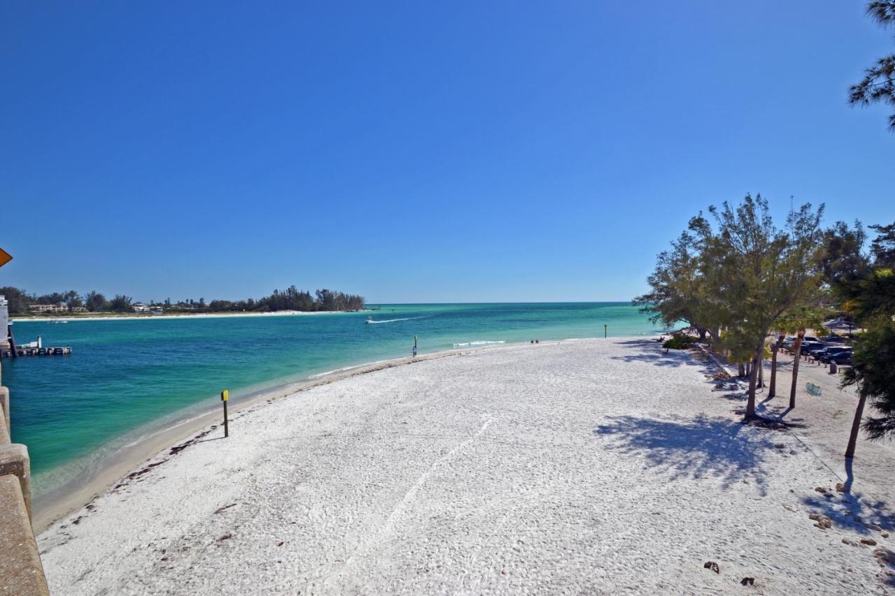 Beachside Vacation On With Pool Access *