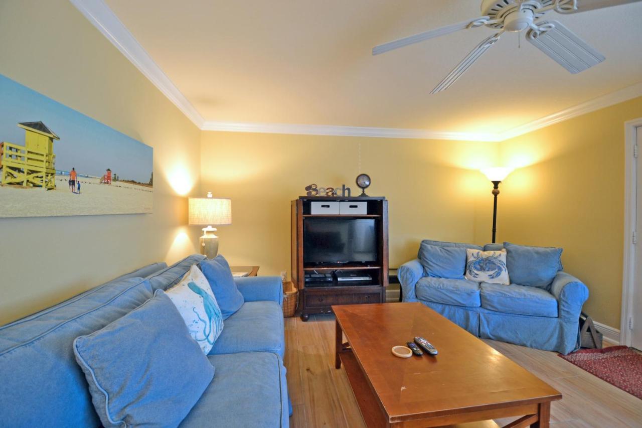 A Few Steps From The With Community Pool Holiday home *