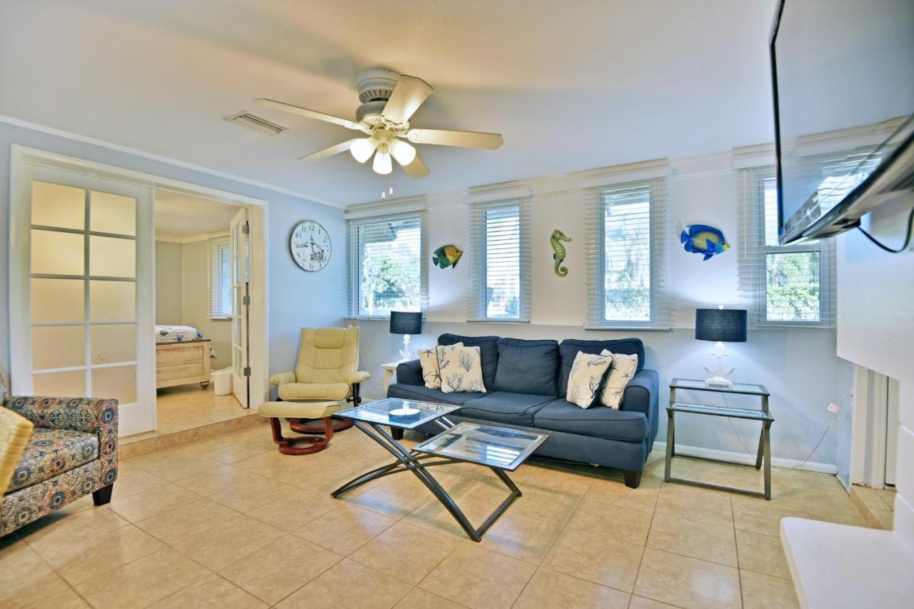 Beachside With Pool And Access *